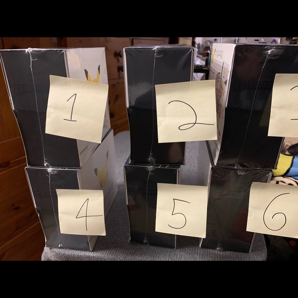 Pokémon celebrations ETBs - Picture 3 of 5